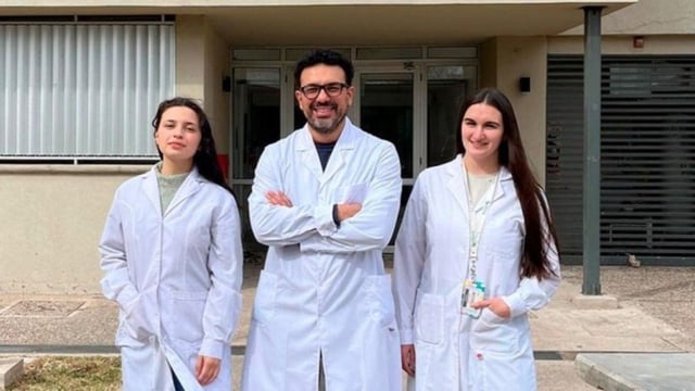 El equipo científico liderado por Lucas J. Sosa se completa con las científicas Valentina Gesto y Romina Aimar.