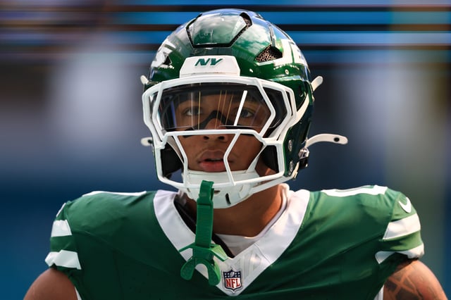 MIAMI GARDENS, FLORIDA - DECEMBER 08: Braelon Allen #0 of the New York Jets warms up prior to playing a game against the Miami Dolphins at Hard Rock Stadium on December 08, 2024 in Miami Gardens, Florida.
