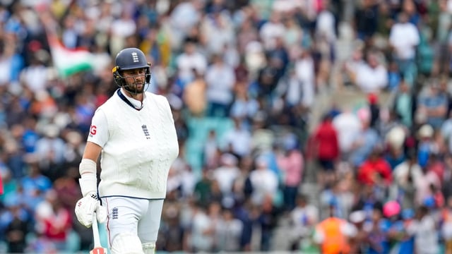 Chris Woakes batted with a discolated shoulder on Day 5 of the Oval Test (PTI Photo)