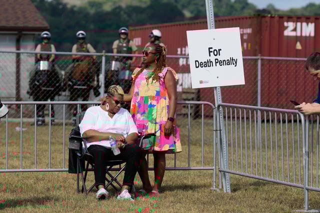 Relatives of the victims of convicted murderer Byron Black stay in the area reserved for pro-death penalty advocates outside Riverbend Maximum Security Institution before the execution of Black, Tuesday, Aug. 5, 2025, in Nashville, Tenn. (AP Photo/Mark Humphrey)