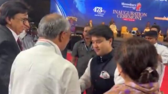 Congress leader Digvijaya Singh and union minister Jyotiraditya Scindia at the inauguration of Shrewsbury International School.