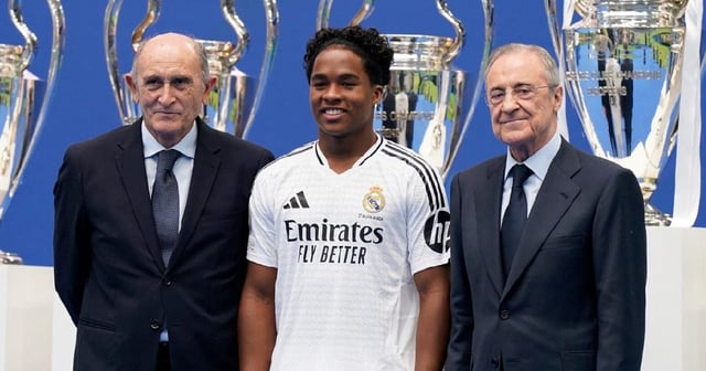 Endrick durante su presentación. Foto Reuters