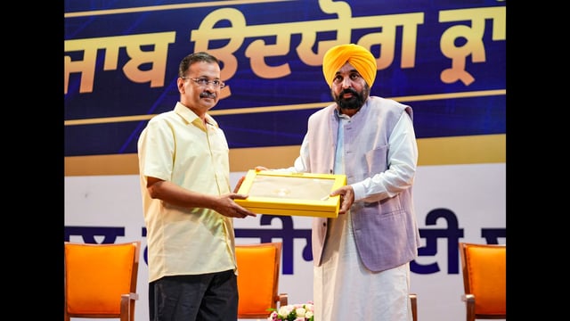Punjab CM Bhagwant Mann and AAP national convener Arvind Kejriwal during the launch of sectoral committees at MGSIPA, in Chandigarh. (PTI)