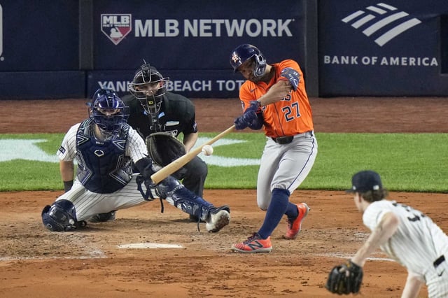 Houston Astros&#39; Jose Altuve hits a double during the fifth inning of a baseball game against the New York Yankees Friday, Aug. 8, 2025, in New York. (AP Photo/Frank Franklin II)
