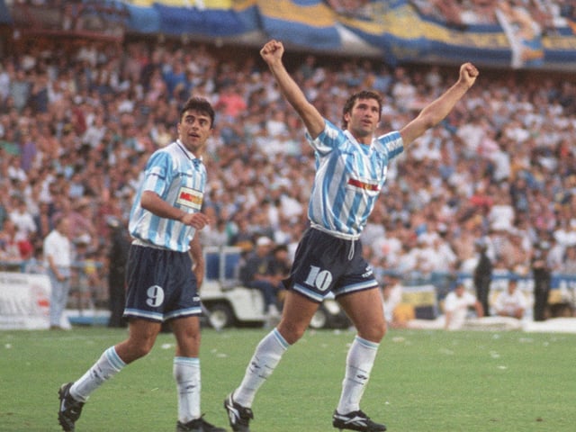 futbol futbolistas foto fotos historicas historia de racing club de avellaneda aniversario cien anoss fundacion  futbolista jugador ruben capria festejo de goll contra boca juniors 3/12/1995 y claudio piojo lopez   ruben capria claudio piojo lopez aniversario cien fundacion racing avellaneda futbol aniversario club racing historia fotos historicas