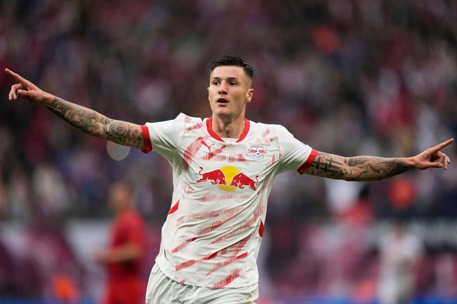 ARCHIVO - Foto del 3 de mayo del 2025, el esloveno Benjamin Sesko del Leipzig celebra tras anotar en el encuentro de la Bundesliga ante el Bayern Munich. (AP Foto/Matthias Schrader, Archivo)