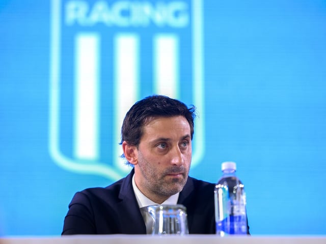 AME6474. BUENOS AIRES (ARGENTINA), 19/12/2024.- El exfutbolista argentino Diego Milito asiste a su presentación como presidente del Racing Club este jueves, en el estadio del club Buenos Aires (Argentina). Milito asumió como nuevo presidente del Racing Club argentino, agradeció el apoyo de los socios y transmitió un mensaje de unidad para "dar un salto de calidad". EFE/ Juan Ignacio Roncoroni