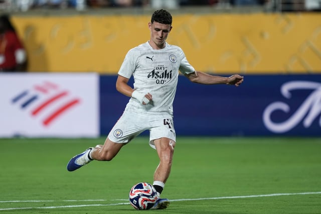 Phil Foden of Manchester City warms up prior the game during the FIFA Club World Cup 2025 round of 16 match between Manchester City and Al-Hilal at Camping World Stadium on June 30, 2025 in Orlando, Florida.