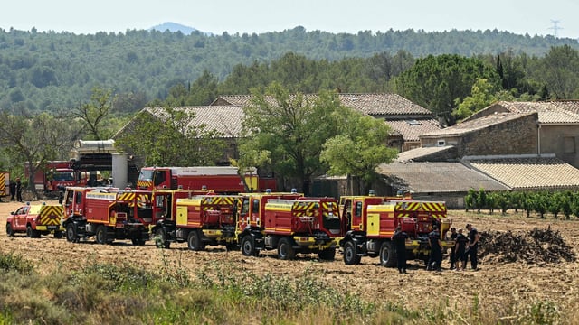 The blaze left one person dead and 25 people have been injured, including 19 firefighters. 