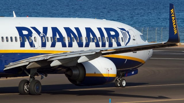 Ryanair a décidé en juillet de réduire de 13% sa capacité en France, en raison de la hausse de la taxe aérienne.