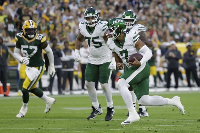 Jets&#39; Justin Fields was solid in his preseason debut.