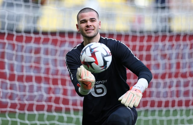 Soccer Football - Ligue 1 - Nantes v Lille - The Stade de la Beaujoire - Louis Fonteneau, Nantes, France - March 15, 2025 Lille's Lucas Chevalier during the warm up before the match REUTERS/Stephane Mahe/File Photo