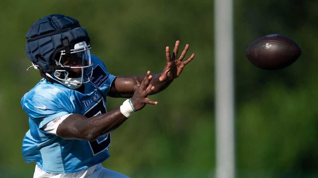 Tennessee Titans running back Tyjae Spears (2) makes a catch during training camp at Ascension Saint Thomas Sports Park in Nashville, Tenn., Wednesday, Aug. 6, 2025. © Denny Simmons / The Tennessean / USA TODAY NETWORK via Imagn Images