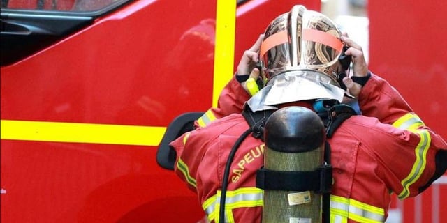 Les équipes de pompiers du Gard ont été déployées sur le site et devraient être rejointes par une équipe spécialisée des pompiers des Bouches-du-Rhône.
