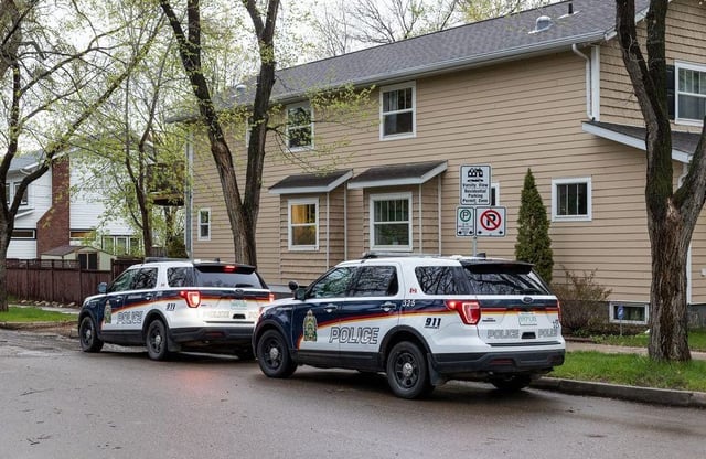  Police on scene at 710 Melrose Avenue after reports of shots on May 19, 2022 in Saskatoon’s Nutana neighbourhood.