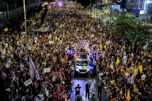 Une manifestation organisée par les familles des otages israéliens, à Tel-Aviv, le 9 août 2025. 