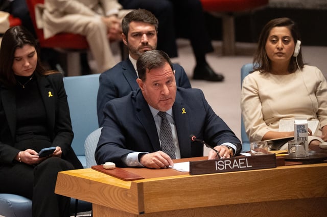 El representante permanente de Israel ante la ONU, Jonathan Miller, defiende la ocupación de Gaza en el Consejo de Seguridad, este domingo