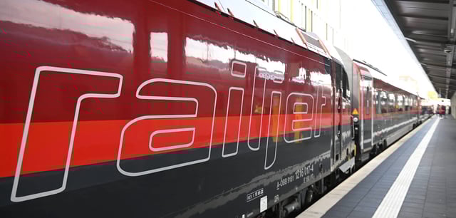 Ein Zug der Österreichischen Bundesbahnen