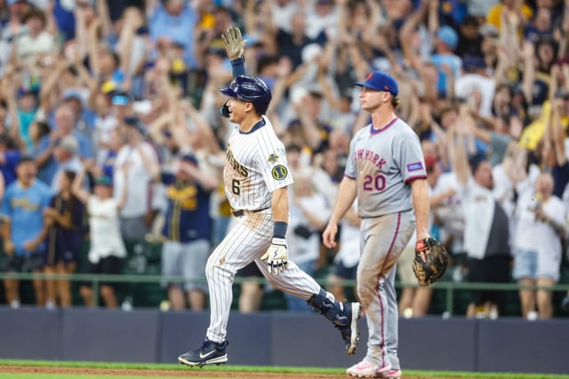 Milwaukee Brewers&#39; Isaac Collins reacts after he hit a walk-off home run during the ninth inning of a baseball game against the New York Mets, Sunday, Aug.10, 2025, in Milwaukee. (AP Photo/Jeffrey Phelps)