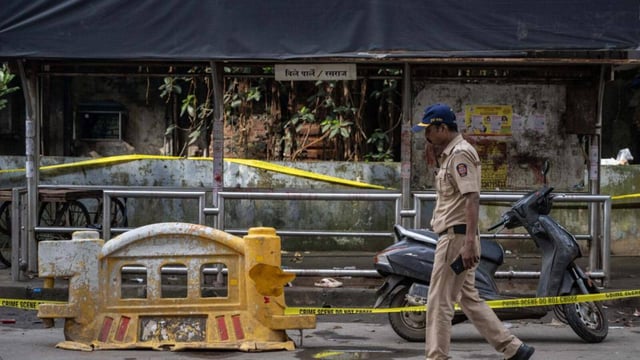 Mumbai, India - August 10, 2025: A man was stabbed to death by an acquaintance in Juhu at 4am on Sunday while the 27-year-old deceased was sitting at the bus stop in Mumbai, India, on Sunday, August 10, 2025. (Photo by Satish Bate/ Hindustan Times) (Hindustan Times)