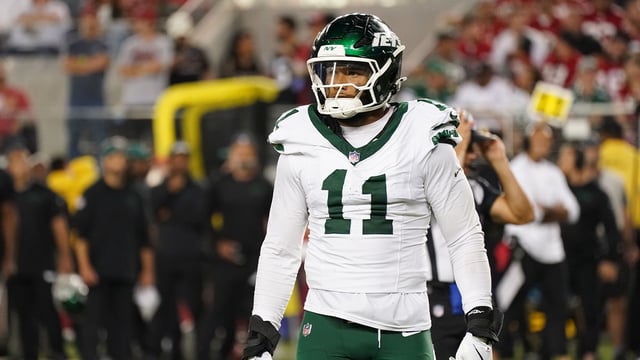 Sep 9, 2024; Santa Clara, California, USA; New York Jets linebacker Jermaine Johnson (11) waits for play to resume during the fourth quarter against the San Francisco 49ers at Levi&#39;s Stadium. Mandatory Credit: David Gonzales-Imagn Images