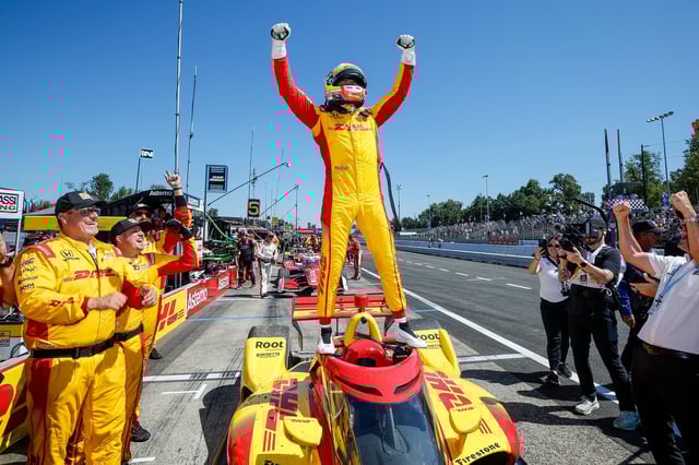 El festejo de Álex Palou junto a los integrantes del equipo Chip Ganassi Racing en Portland, donde el español logró su cuarta corona en IndyCar