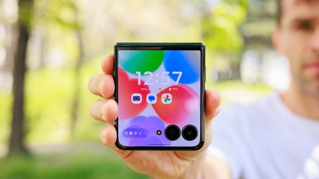 The Razr Ultra (2025) is $400 off and a sweeter pick once again