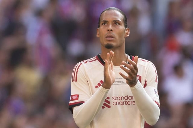 LONDON, ENGLAND - Sunday, August 10, 2025: Liverpool's captain Virgil van Dijk clapping the supporters after the FA Community Shield match between Crystal Palace FC and Liverpool FC at Wembley Stadium. (Photo by David Rawcliffe/Propaganda)