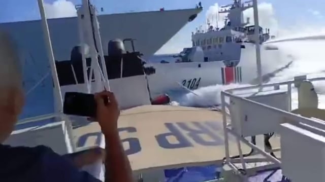 Zwei chinesische Boote sind zusammengestoßen, als sie ein philippinisches Schiff jagen wollten.