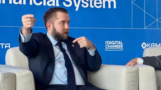 Chainlink teams up with nyse parent ice to bring forex, precious metals data on chain