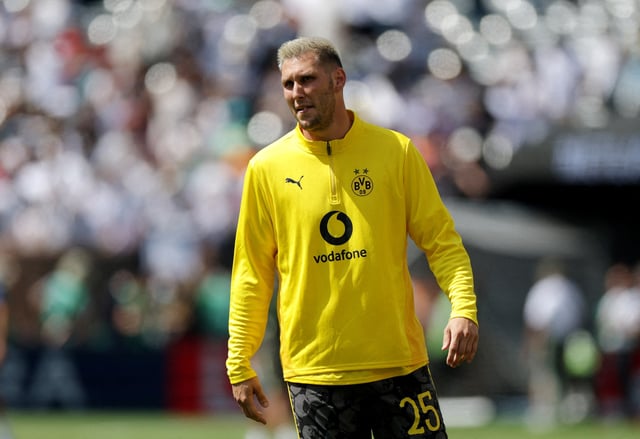 Soccer Football - FIFA Club World Cup - Quarter Final - Real Madrid v Borussia Dortmund - MetLife Stadium, East Rutherford, New Jersey, U.S. - July 5, 2025 Borussia Dortmund's Niklas Sule during the warm up before the match REUTERS/Jeenah Moon/File Photo