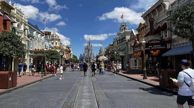 First Fall Decorations Appear as Magic Kingdom Prepares for Halloween Season