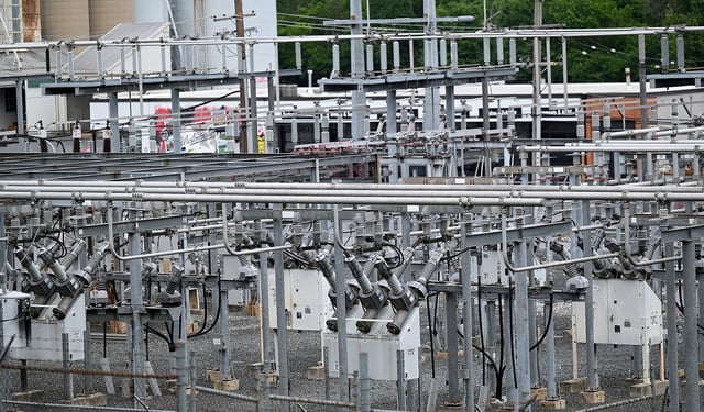 BGE Westminster Substation, Carroll Street. BGE operates a network of power substations to convert and distribute electricity. (Jeffrey F. Bill/Staff)
