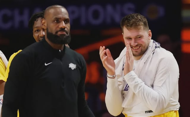 LeBron James y Luka Doncic.
