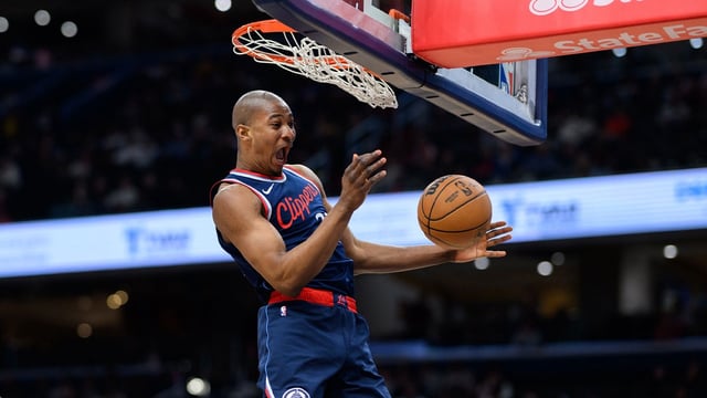 Clippers forward Kai Jones (23) dunks the ball during the fourth quarter against the Washington Wizards at Capital One Arena