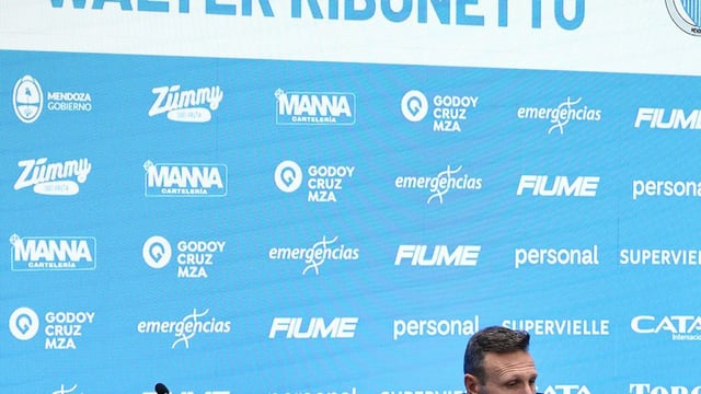 Fútbol. Uno de los momentos en la conferencia de Prensa de Walter Ribonetto.