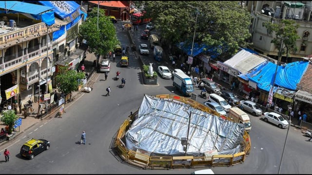Mumbai, India. Aug 11, 2025: BMC once again covered the Dadar Kabutarkhana with plastic following a Mumbai High Court order. Last week, Jain community members forcibly opened the Kabutarkhana and removed the plastic.. Mumbai, India. Au 11, 2025. (Photo by Raju Shinde/HT Photo) (Raju Shinde)