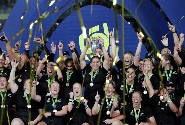 Rugby Union - Women's World Cup - Final - England v New Zealand -  Eden Park, Auckland, New Zealand - November 12, 2022 New Zealand celebrate winning the Women's World Cup with the trophy REUTERS/David Rowland/File Photo