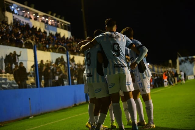 Racing venció 2-0 a Quilmes por la fecha 26 de la Primera Nacional. (Javier Ferreyra / La Voz)