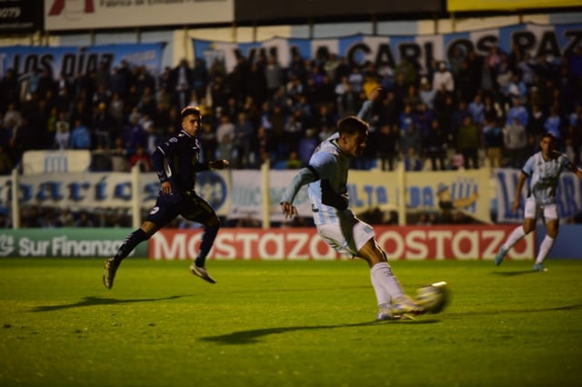 Julián Vignolo, delantero de Racing. (Javier Ferreyra / La Voz)