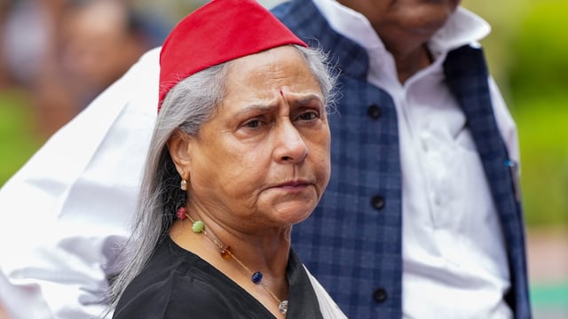 Samajwadi Party MP Jaya Bachchan has hit the headlines times for loosing her cool in public setting. 