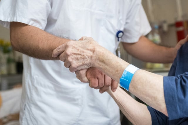 Wegen Vorgaben zu Mindestfallzahlen in Krankenhäusern haben sich drei Bundesländer an das Bundesverfassungsgericht gewandt.