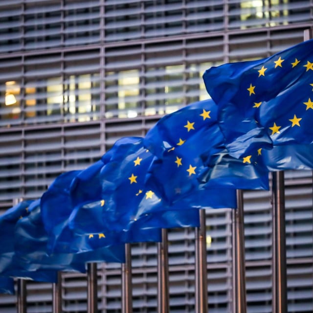 Europa-Flaggen vor der EU-Kommission