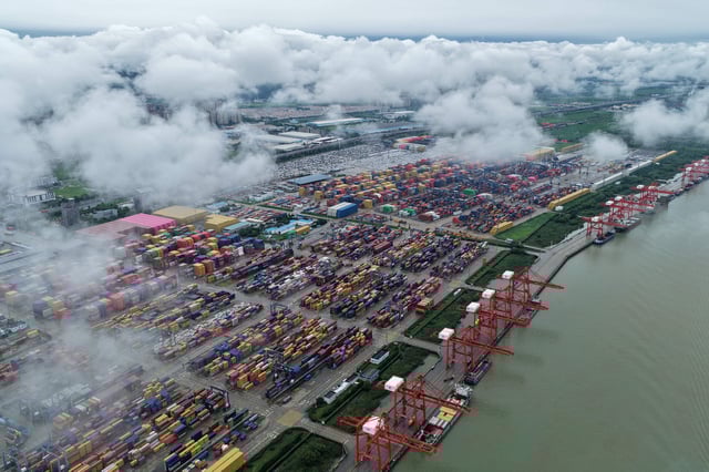 Contenedores en el puerto de Nankín, en la provincia oriental china de Jiangsu, el 12 de agosto de 2025.