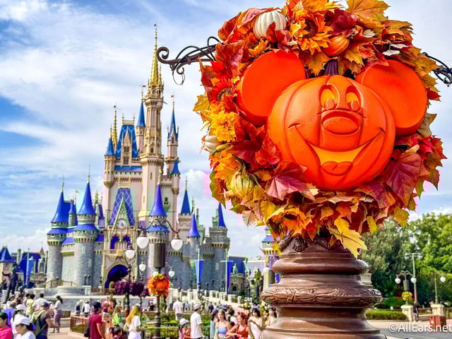 Mickey Pumpkin Wreath