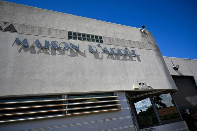 Gérald Darmanin refuse de visiter la prison de Nîmes à cause d'une table de massage