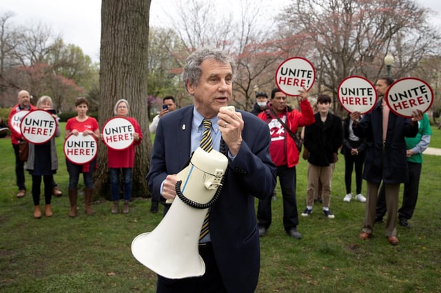 U.S. Senator Sherrod Brown (D-OH) addresses members of the Local 23 and 25 food service and hospitality labor workers' unions during a picket line to protest against Capitol food service worker layoffs, on Capitol Hill in Washington, U.S., April 6, 2022. REUTERS/Tom Brenner/File Photo