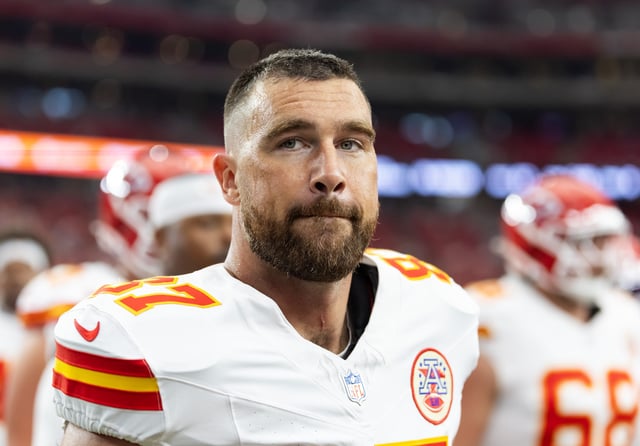 Aug 9, 2025; Glendale, Arizona, USA; Kansas City Chiefs tight end Travis Kelce (87) against the Arizona Cardinals during a preseason NFL game at State Farm Stadium. Mandatory Credit: Mark J. Rebilas-Imagn Images