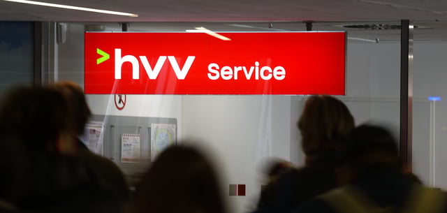 Nach Angaben des Hamburger Verkehrsverbunds (HVV) wurde ein Bus-Ersatzverkehr gestartet