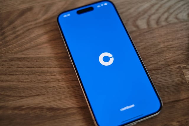 Coinbase revives stablecoin funding program to bolster defi liquidity